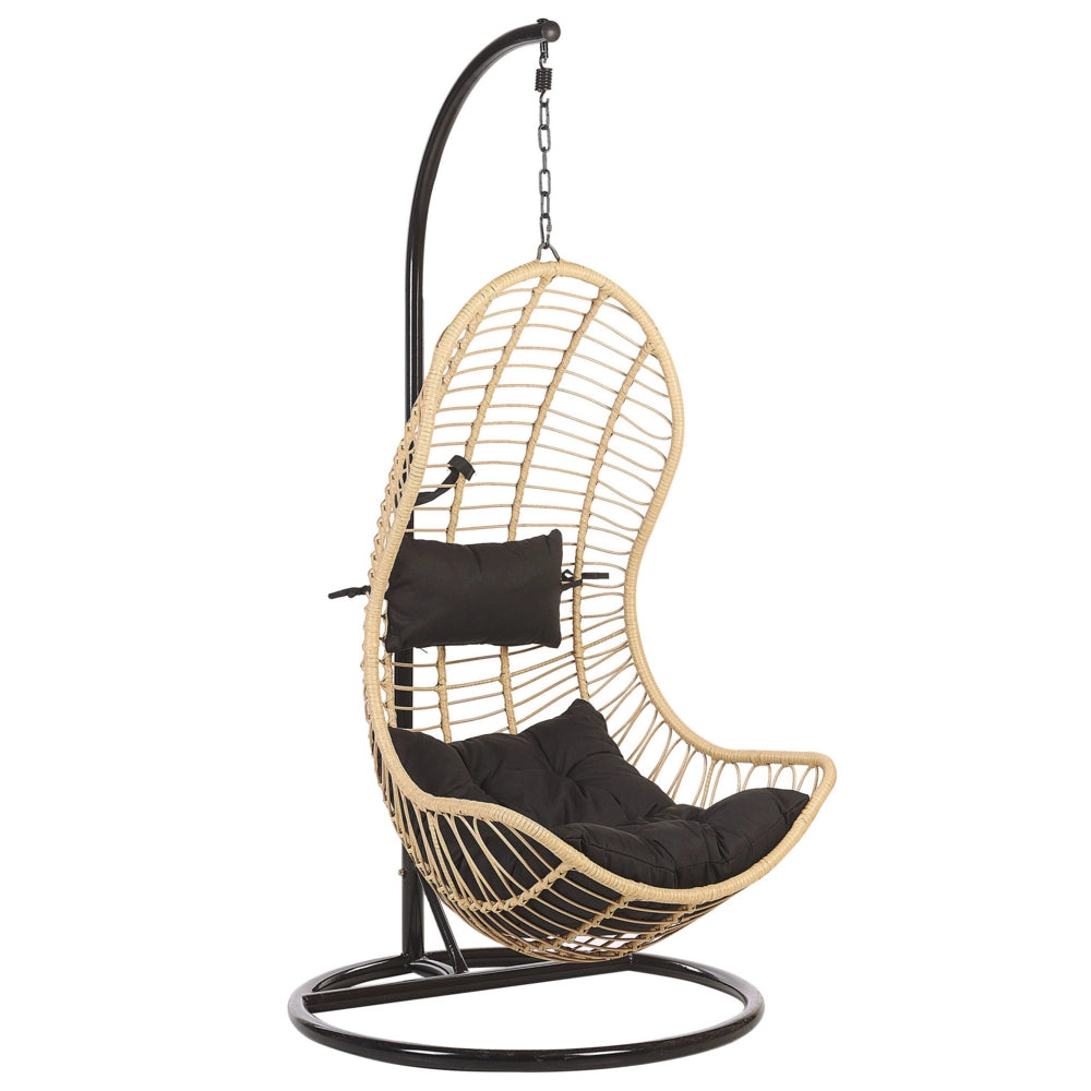 Sedia sospesa poltrona pensile in rattan beige con struttura in metallo per interni ed esterni a forma curva Boho