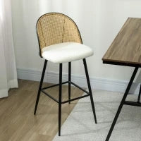 Set di 2 Sgabelli da Bar con Schienale in Rattan, Sedile Rivestito in Tessuto Teddy, Telaio in Acciaio e Poggiapiedi, Crema
