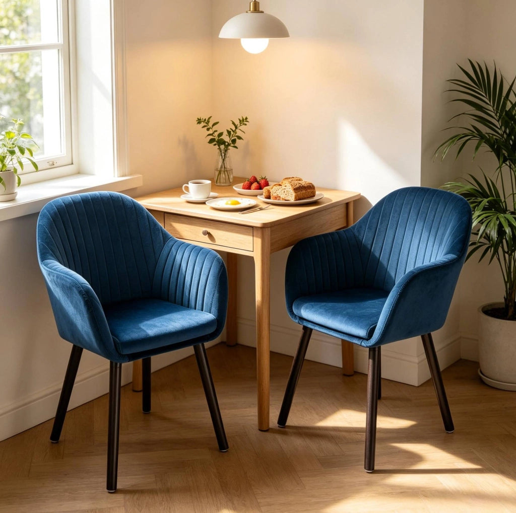 Coppia di sedie imbottite con braccioli in velluto nero e blu, confortevoli e resistenti