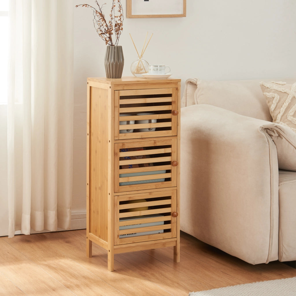 Comodino Ypäjä in Bambù a 3 Ante Tavolino Laterale 82 x 33 x 27 cm - Naturale [en.casa]