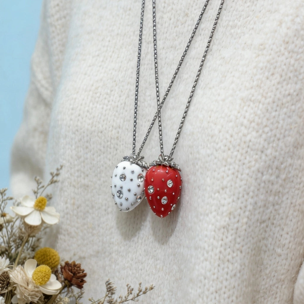 Collana di diamanti a forma di fragola degna di Instagram