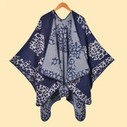 Elegante e classico scialle con spacco e stampa leopardata a blocchi di colore.