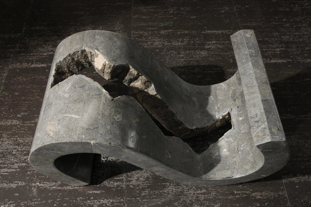 Flexus Tavolino Rettangolare con Base in Pietra Fossile Gray Stone e Top in Vetro Temperato Trasparente - Design Moderno Esclusivo