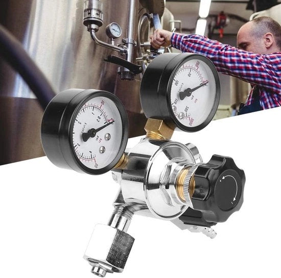 Regolatore di CO2 con doppio manometro e istruzioni di sicurezza per la birra artigianale
