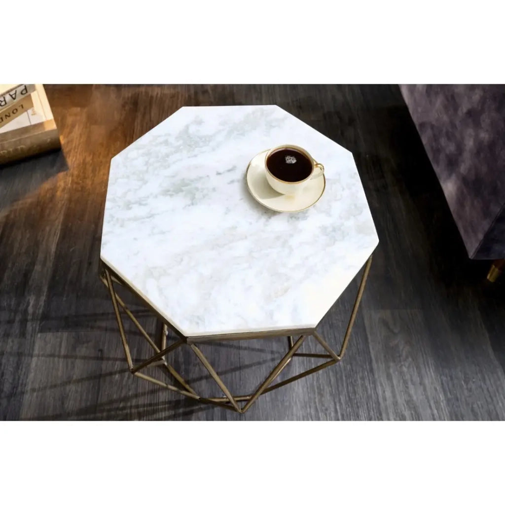 Tavolino basso NEXORA 50 cm in marmo bianco e ferro ottone design geometrico