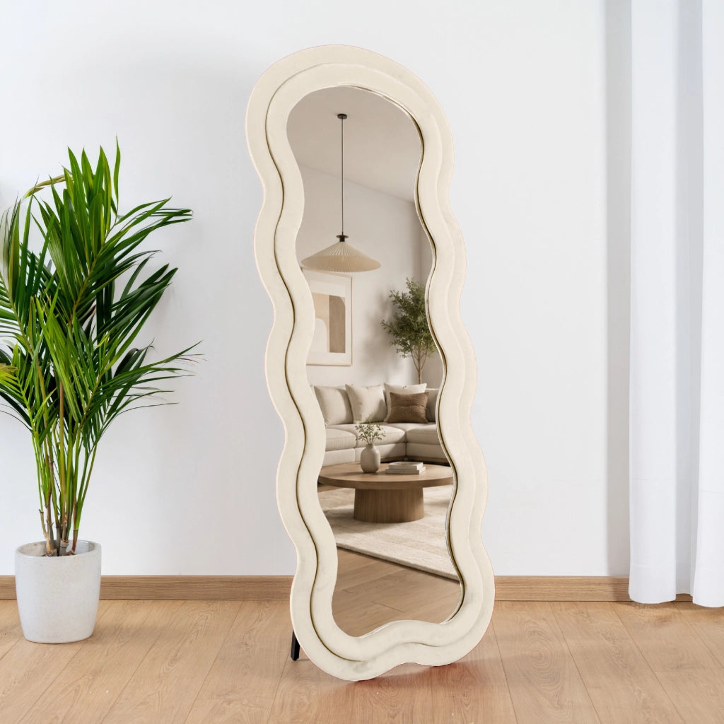 Specchiera da Terra 170x70 cm Design Ondulato Rivestita in Velluto con Supporto in Metallo Specchio Figura Intera Moderno per Camera da Letto Soggiorno Cabina Armadio Beige