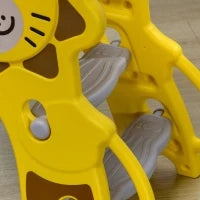 Scivolo per Bambini 18-36 Mesi con Canestro da Basket Laterale in PE, 131x50x74 cm, Giallo e Grigio