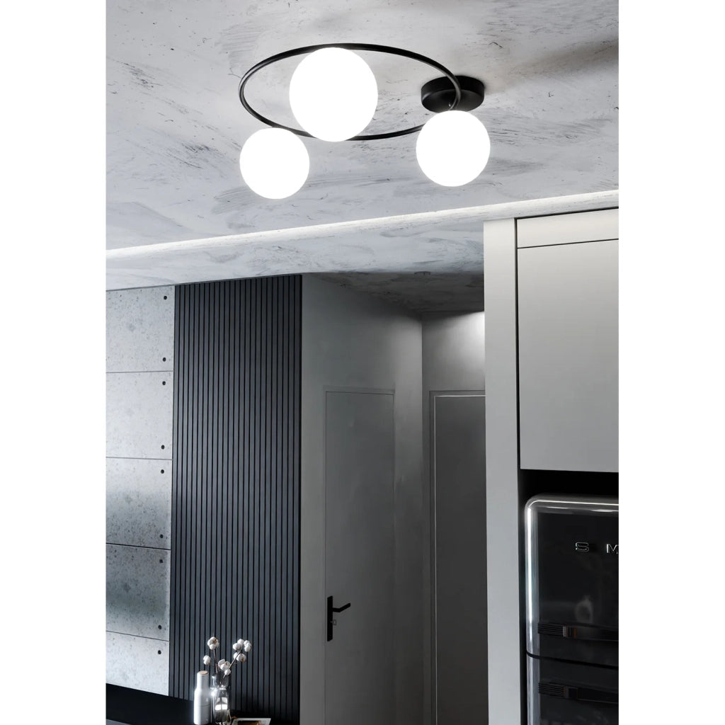 Plafoniera Minimal 3 Luci Perseo In Acciaio Nero E Sfere In Vetro Bianco