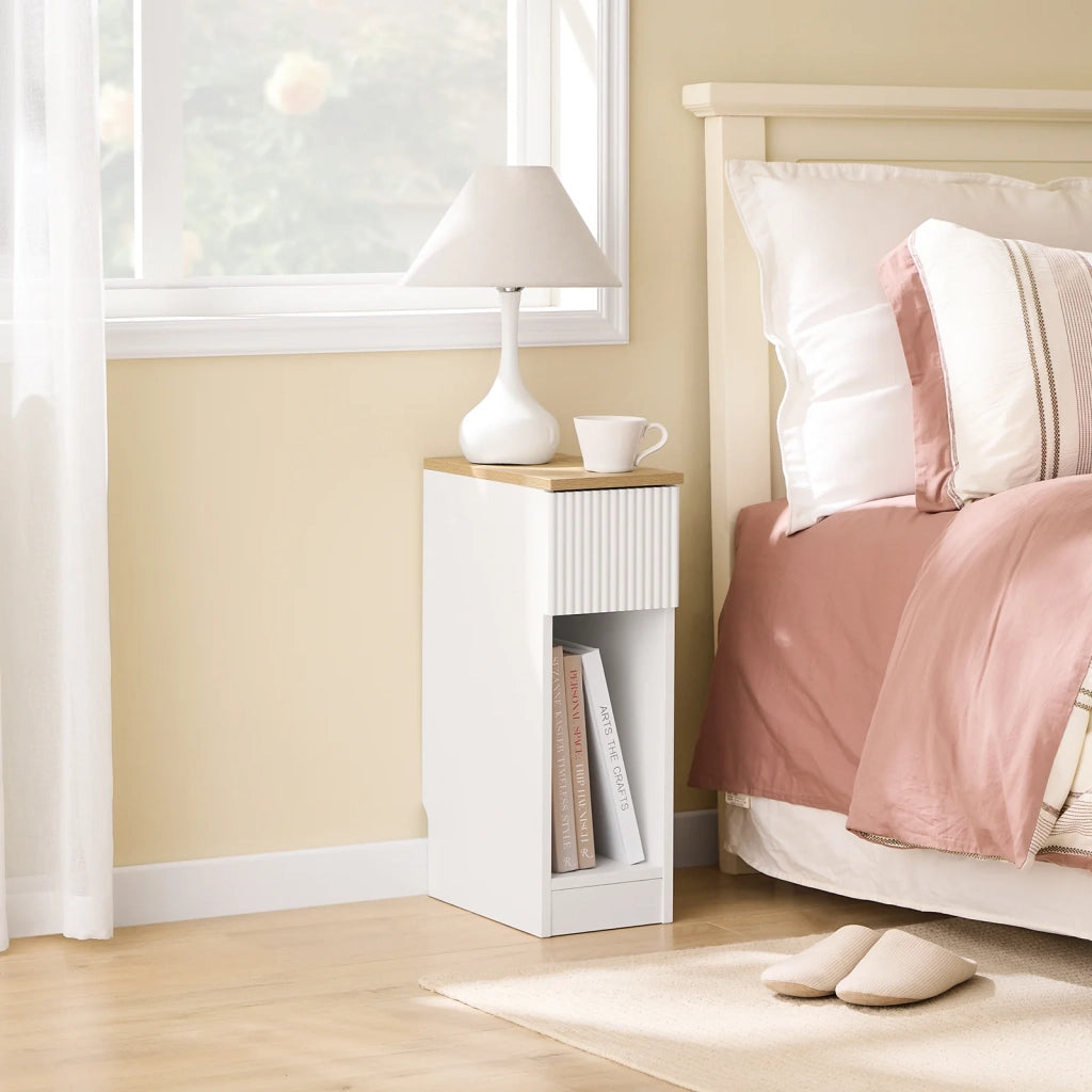 SoBuy Tavolino da notte stretto di 20 cm di larghezza con cassetto a design ondulato, Tavolino stretto per divano, Tavoli da notte per camera da letto e soggiorno, colore bianco e legno 20 x 35 x 60 cm FBT111-W
