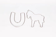 Figurina a forma di cavallo e zoccolo.
