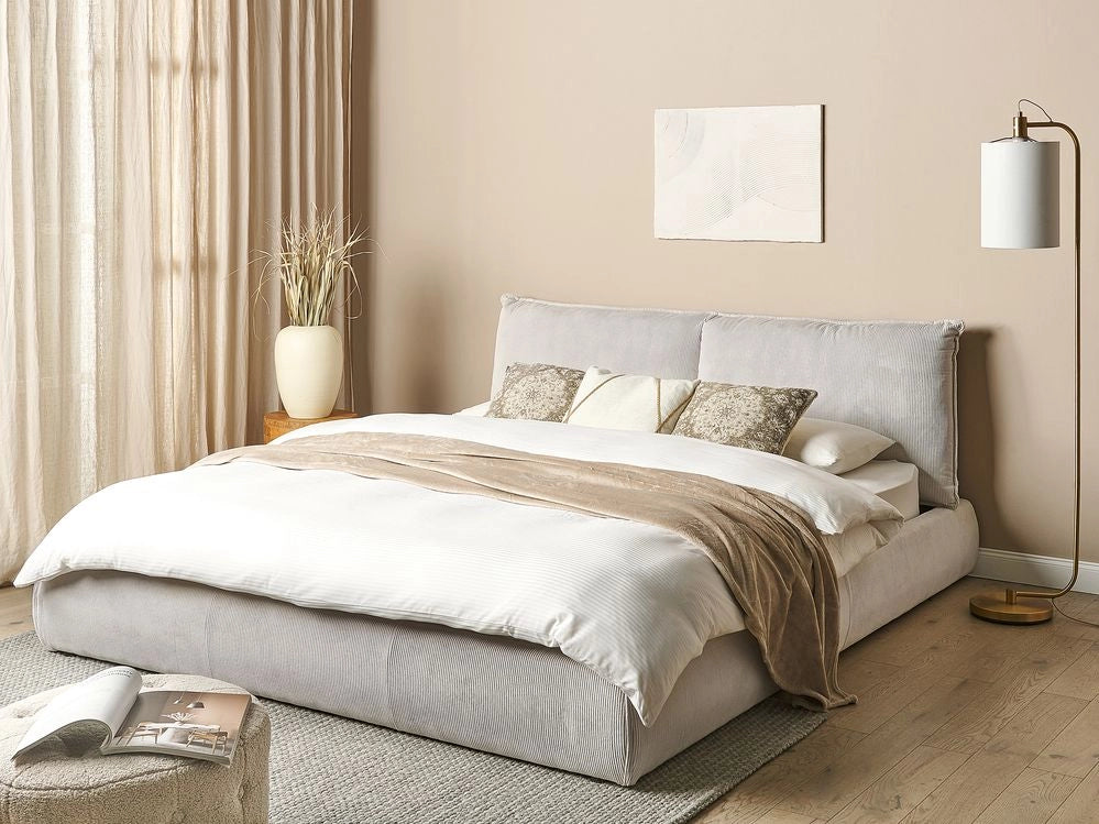 Letto matrimoniale imbottito in velluto a coste beige 180 x 200 cm con rete a doghe e spessa testata imbottita