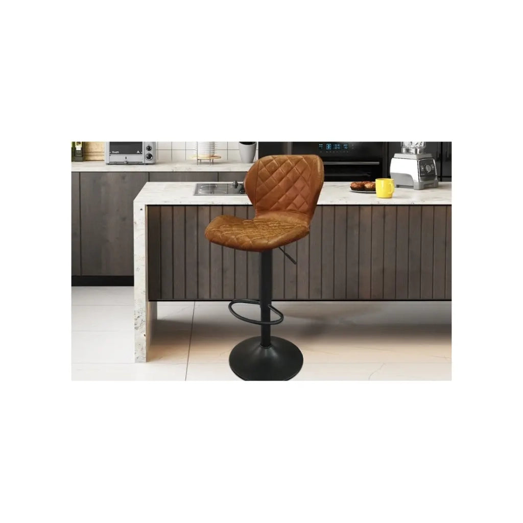 Sgabello da bar MABEL - PU cognac - Altezza regolabile 90-111 cm - Piedi in metallo - Stile vintage