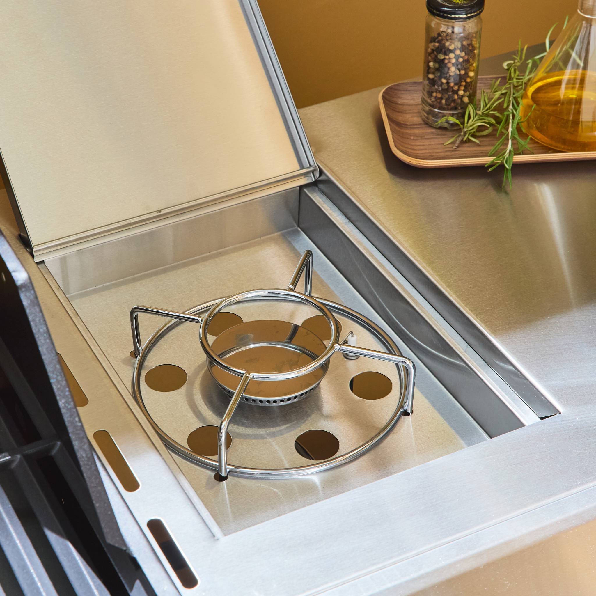 Barbecue a gas a 5 fuochi con 1 bruciatore laterale, nero