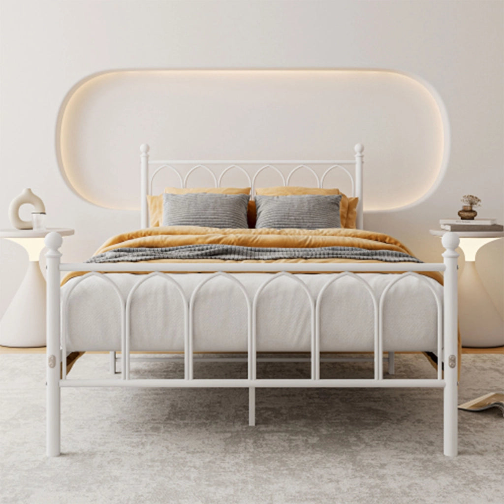 Letto singolo 90x200 cm in acciaio con rete a doghe e spazio sottoletto; bianco