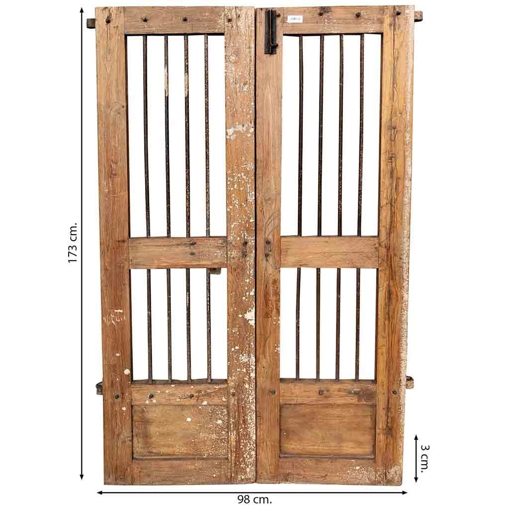 Porta in legno marrone con finitura artigianale, 98x3x175 cm (altezza).