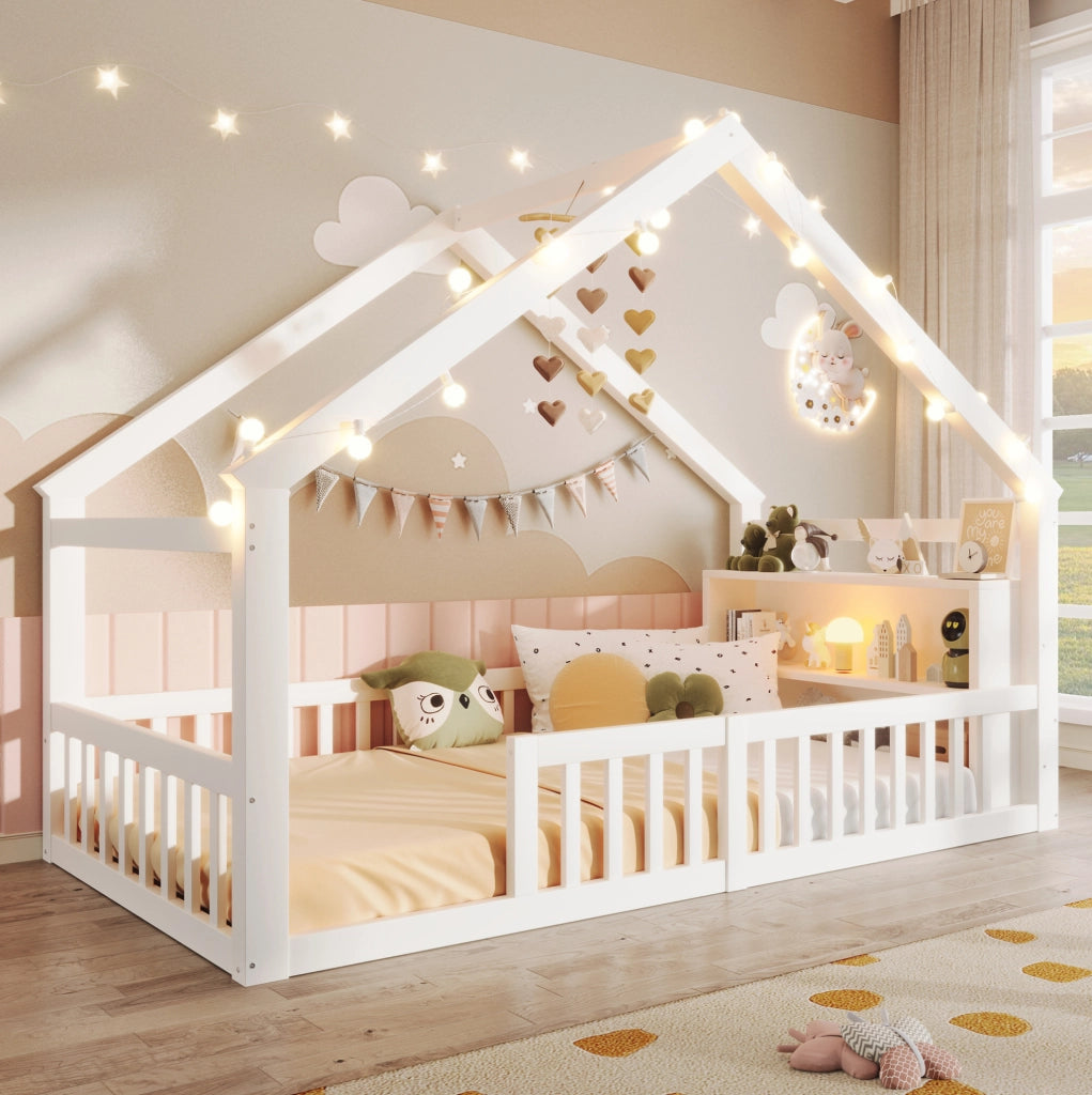 Letto per bambini a casetta 90x190 cm con sponde e scaffali, bianco