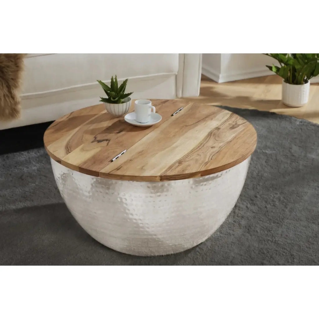 Table bassa TRIANE 60 cm con contenitore – Piano in legno di acacia e struttura in metallo argento martellato
