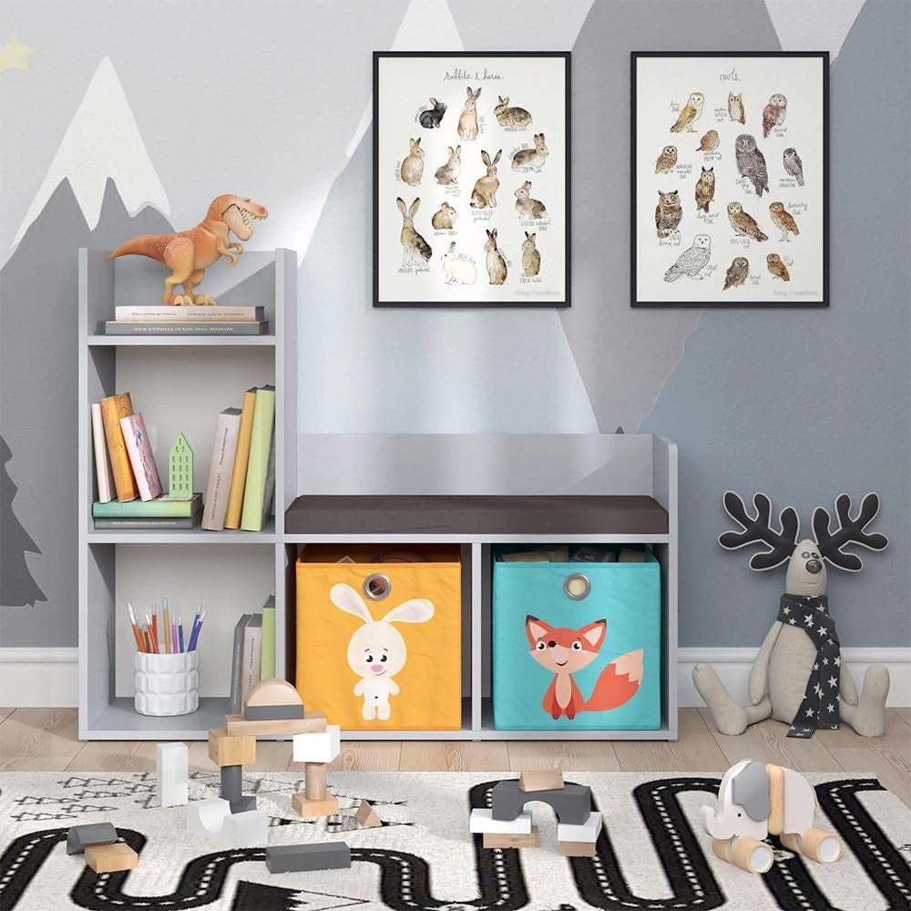 Scaffale per bambini Luigi, Grigio, 107.2 x 88.6 cm con 2 scatole pieghevoli opt.2, con seduta imbottita e quattro ripiani aperti