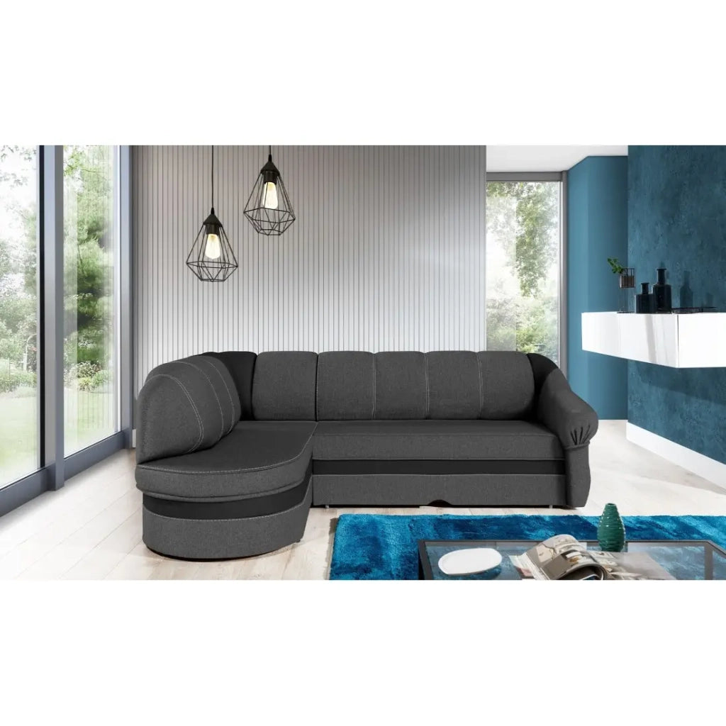 Divano ad angolo sinistro convertibile BENANA 250 cm grigio scuro e nero con baule