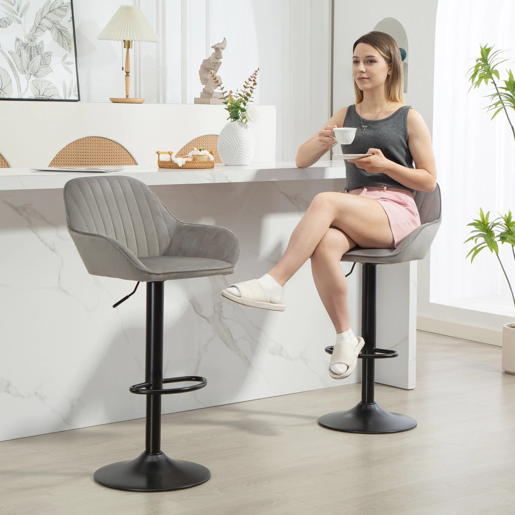 Sgabello da bar in velluto con schienale, poggiapiedi e altezza regolabile ¨C Minimal ¨C Grigio
