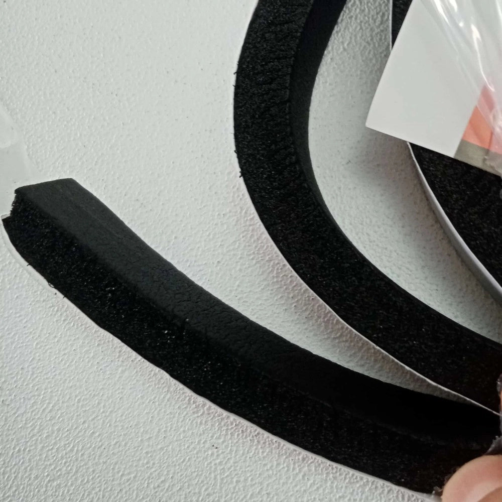 Guarnizione da 10 x 20mm lunghezza 5mt in gomma nera espansa autoadesiva