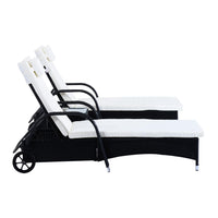 Set 2 Lettini Prendisole da Giardino in Rattan Sintetico con Materassino Imbottito e Tavolino Nero