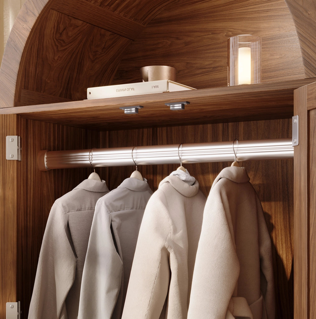 Armadio guardaroba 78x45x181 cm con ante ad arco e intreccio in rattan; MDF e metallo; noce