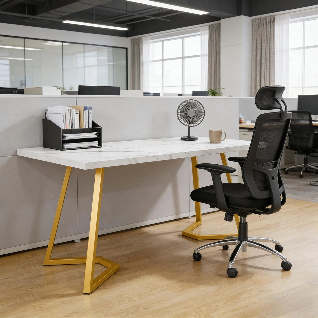 Scrivania lineare moderna e minimalista con piano in legno e gambe in metallo, per ufficio e soggiorno, bianco oro