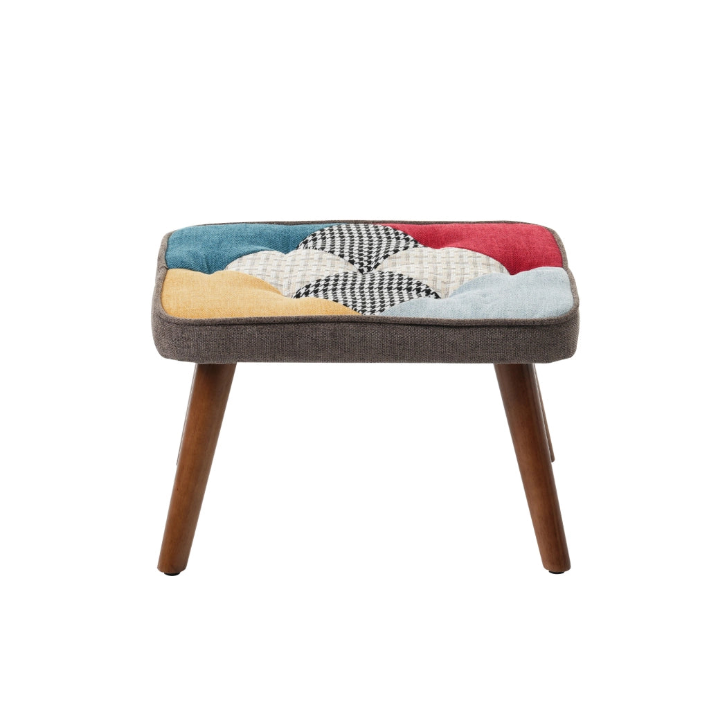 Sedia a dondolo con poggiapiedi e imbottitura in schiuma, struttura in legno massello e ferro, patchwork colorato