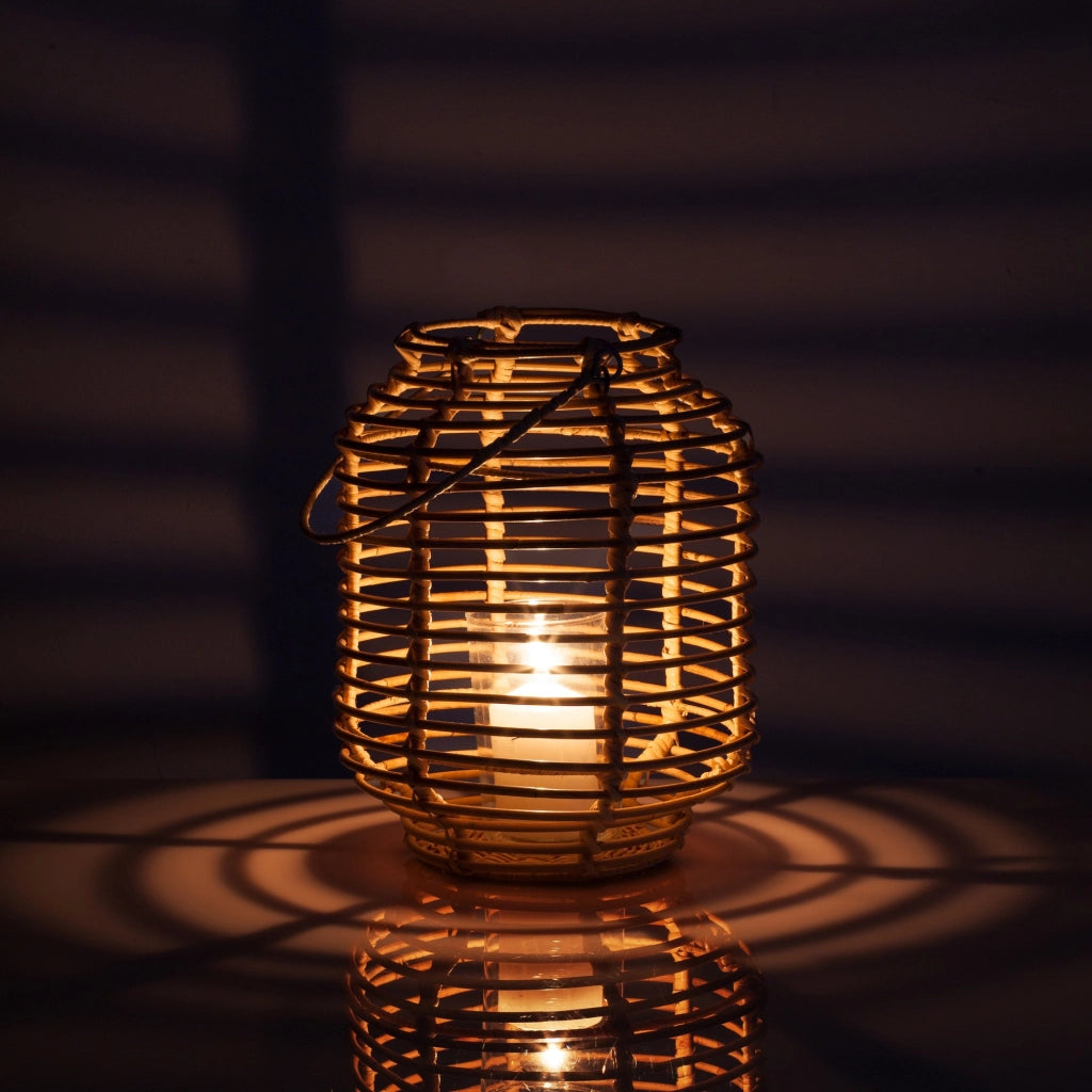 Lanterna in rattan beige contenitore in vetro per esterno