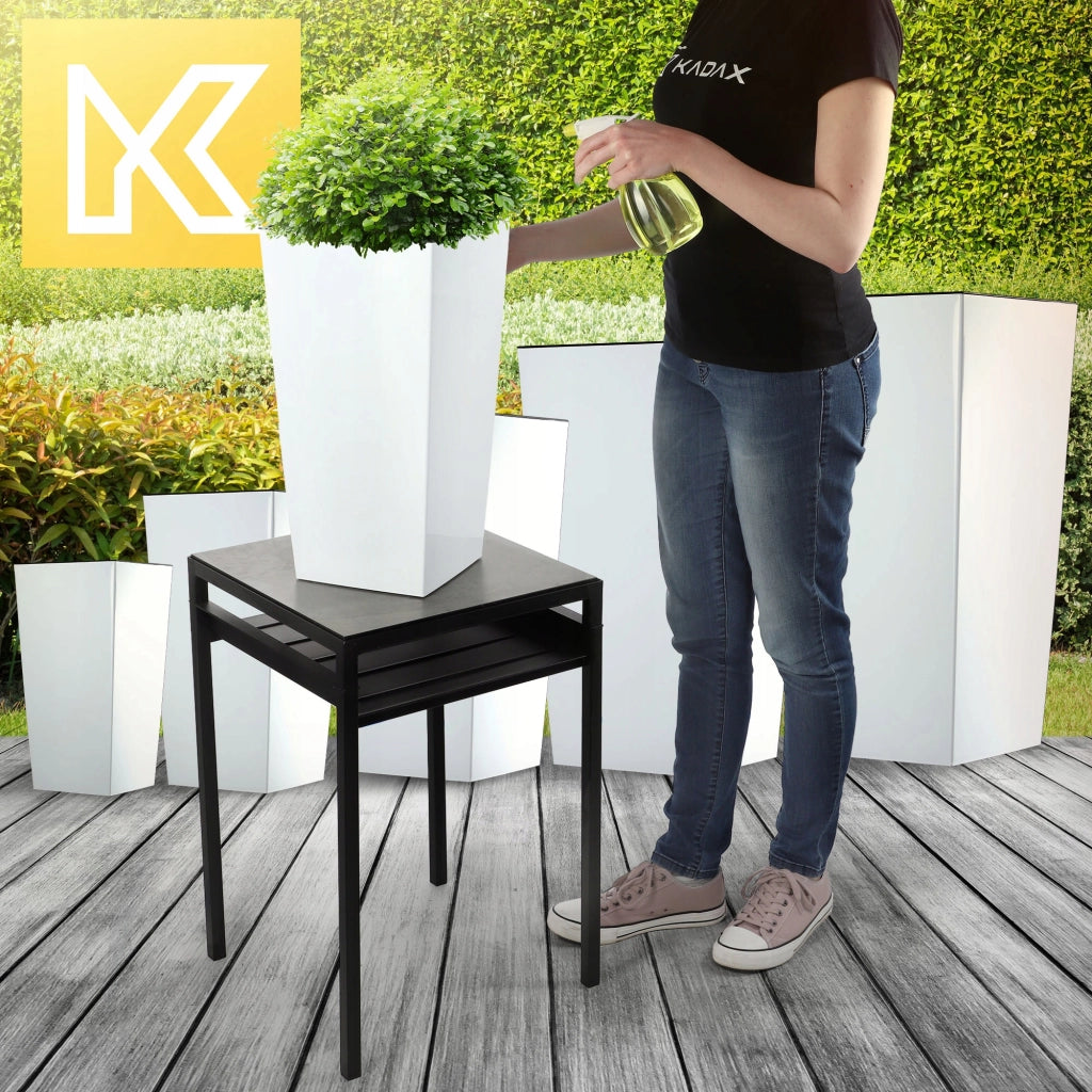 Vaso da giardino KADAX con inserto, 24 x 47 cm di altezza, bianco lucido, con grandi fiori.