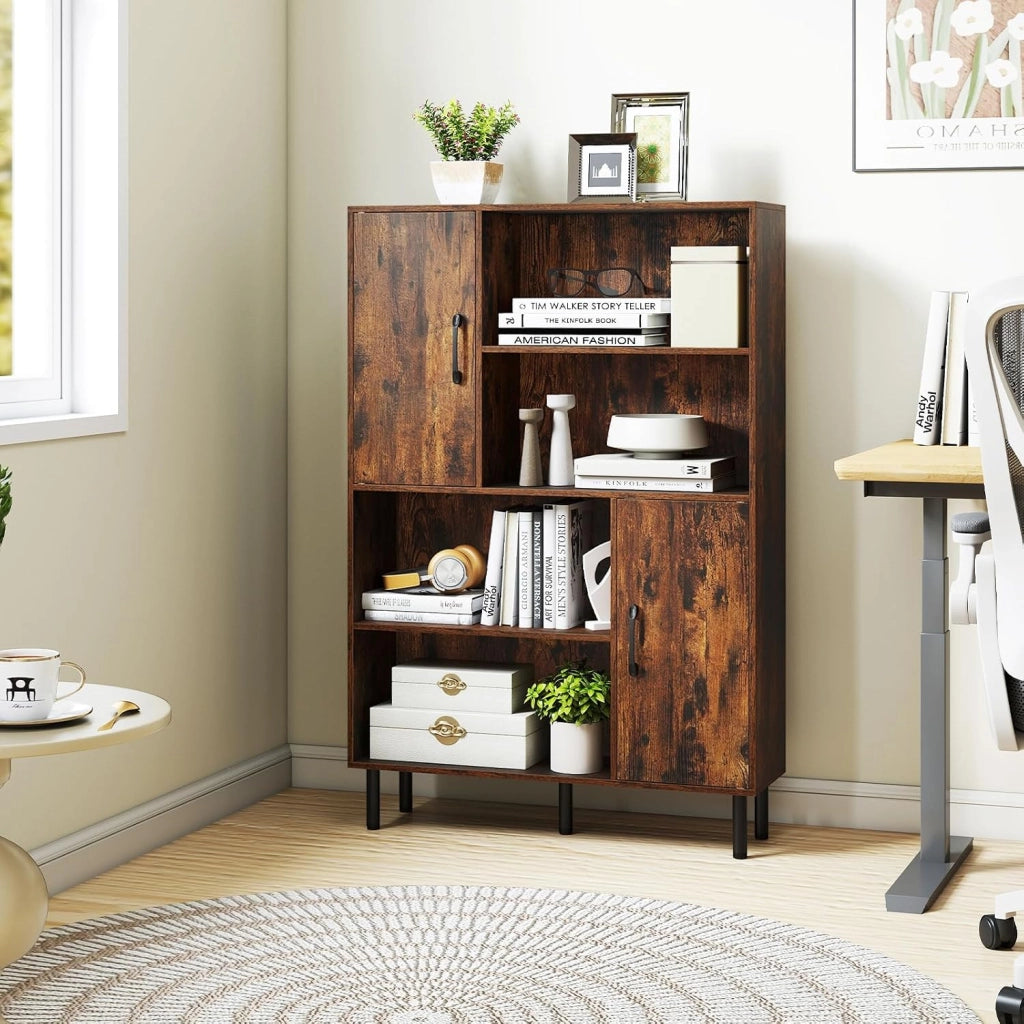 Credenza Mobile da Cucina, Libreria Verticale in Legno con 2 Ante, 4 Ripiani Aperti e 5 Gambe in Metallo, Mobile Dispensa Moderno per Soggiorno, Studio e Ufficio, 80 x 24 x 119,5 cm (Marrone)