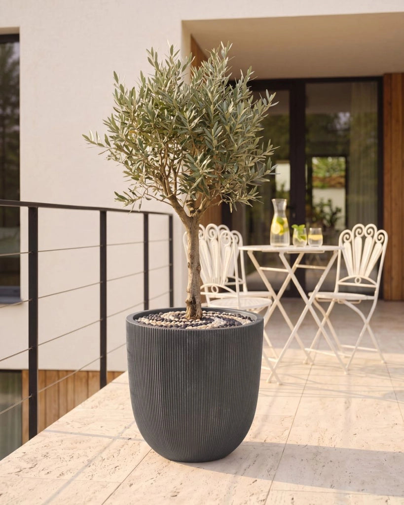 Vaso da fiori alto in poliresina nera, 48 x ø 44 cm, accessori decorativi moderni e minimalisti per interni ed esterni