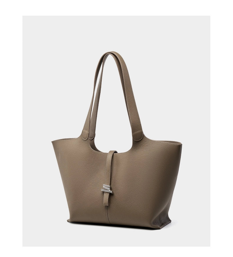 Borsa a tracolla da donna in vera pelle, colore grigio.
