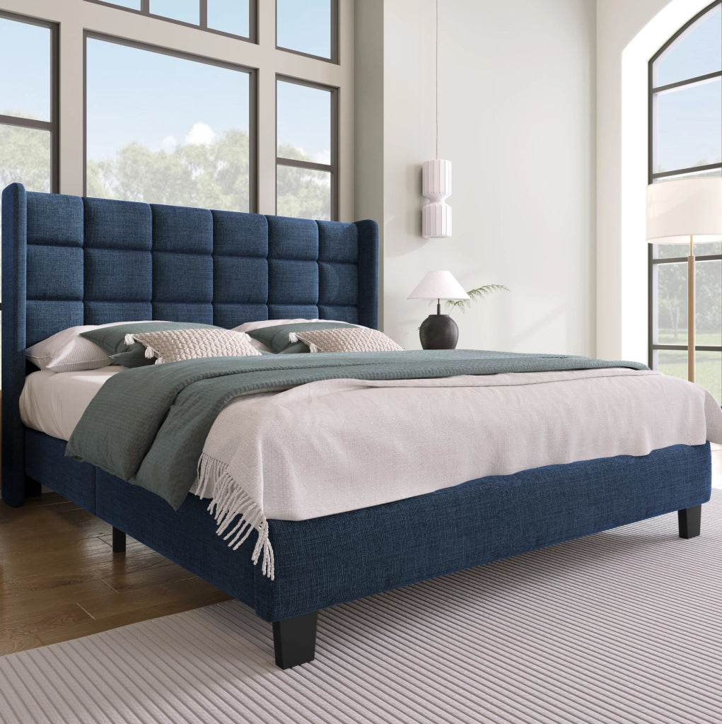Letto matrimoniale imbottito 140x200 cm con rete a doghe e testiera alta; rivestimento in lino blu