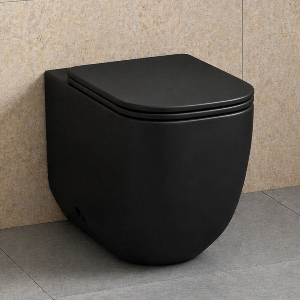 Wc filo muro nero opaco con scarico tornado e design arrotondato Kora