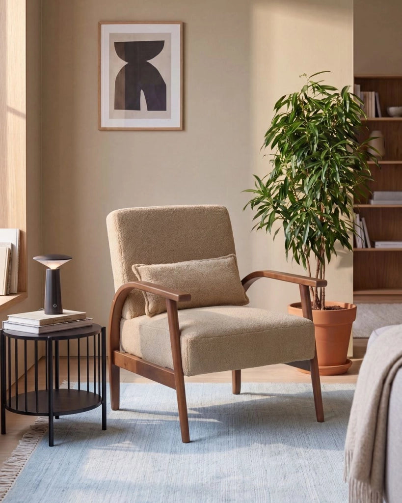 Poltrona classica retrò in tessuto con braccioli e cuscino Gambe in legno di gomma beige sabbia Retro Classico Soggiorno Tradizionale