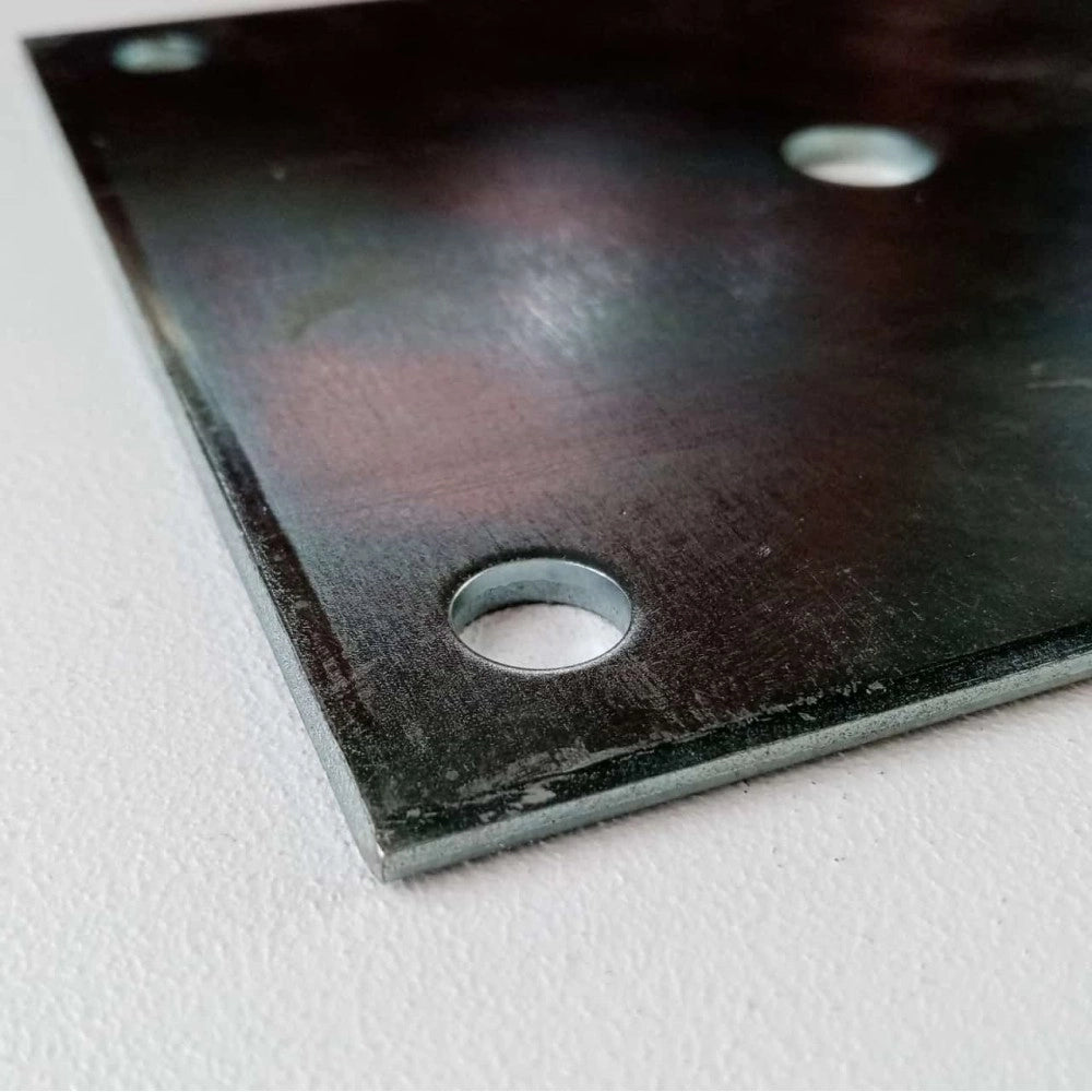 Piastra zincata 180x180mm per fissaggi a pavimento e muro