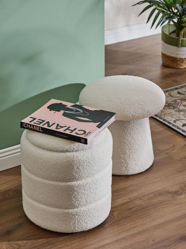 Marvin Pouf in Tessuto Teddy Morbido MUSHY Poggiapiedi Sgabello Imbottito di Design Moderno a Fungo per Camera da Bianco