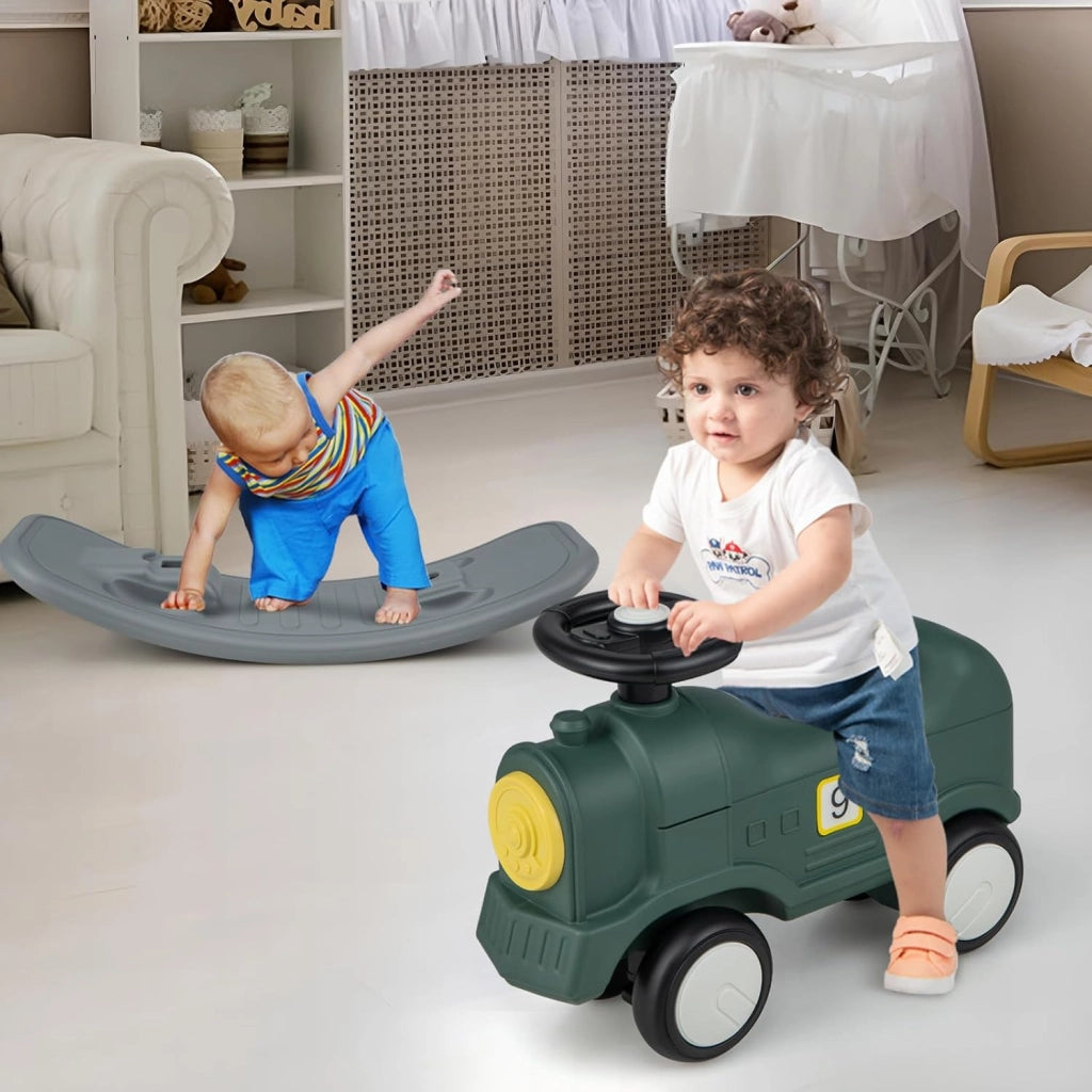 3 in 1 Cavallo a Dondolo per Bambini, con Macchinina Scivolante e Tavola Equilibrio Staccabile, Gioco a Dondolo Stile Treno per Bambini 18-72 Mesi (Stile 2 Verde)