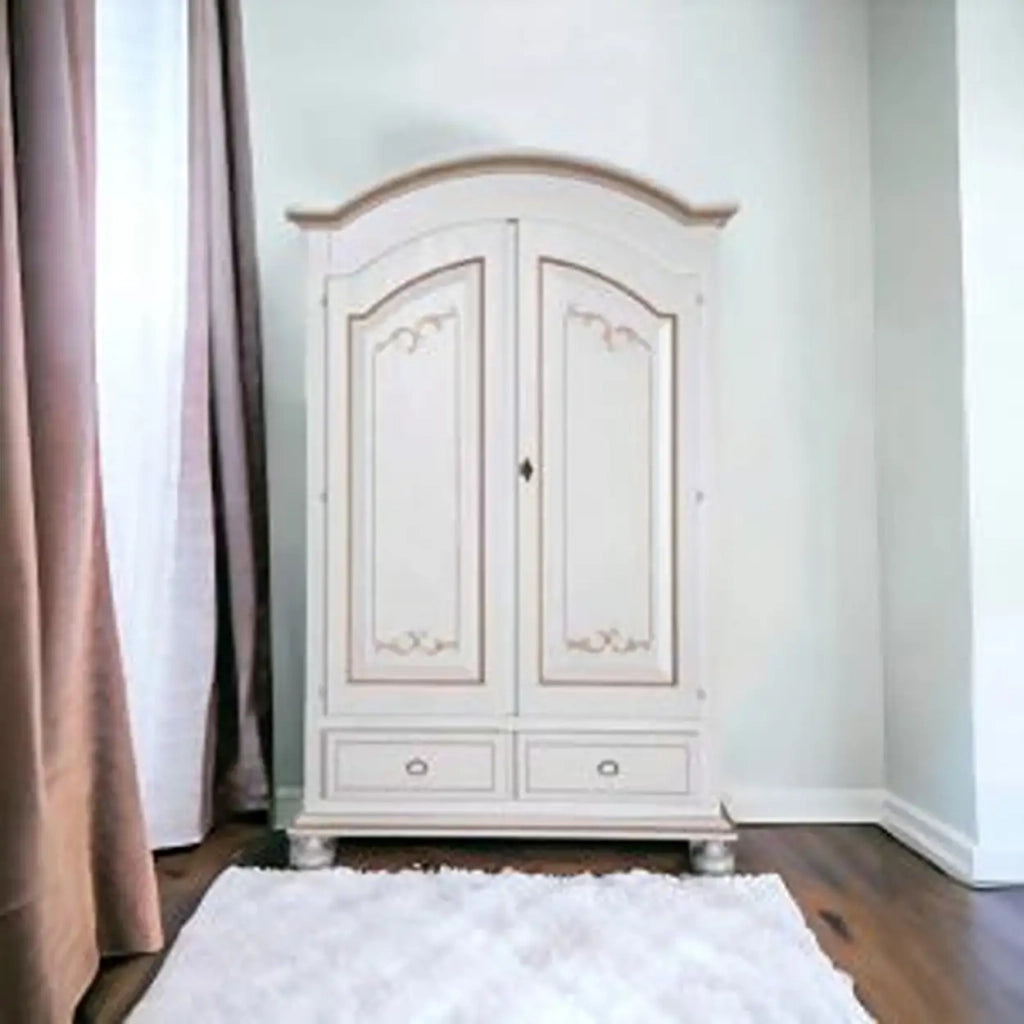 Armadio in legno Shabby chic mod cipollabianco decorato filo nocciola