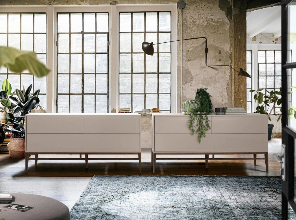 Credenza in legno beige e noce