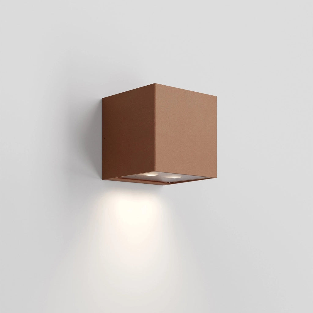Forward Lampada da parete a 2 luci asimmetrica per esterni, struttura in alluminio finitura Corten, LED 3000K, 10.5W, protezione IP54, 12x12x12 cm