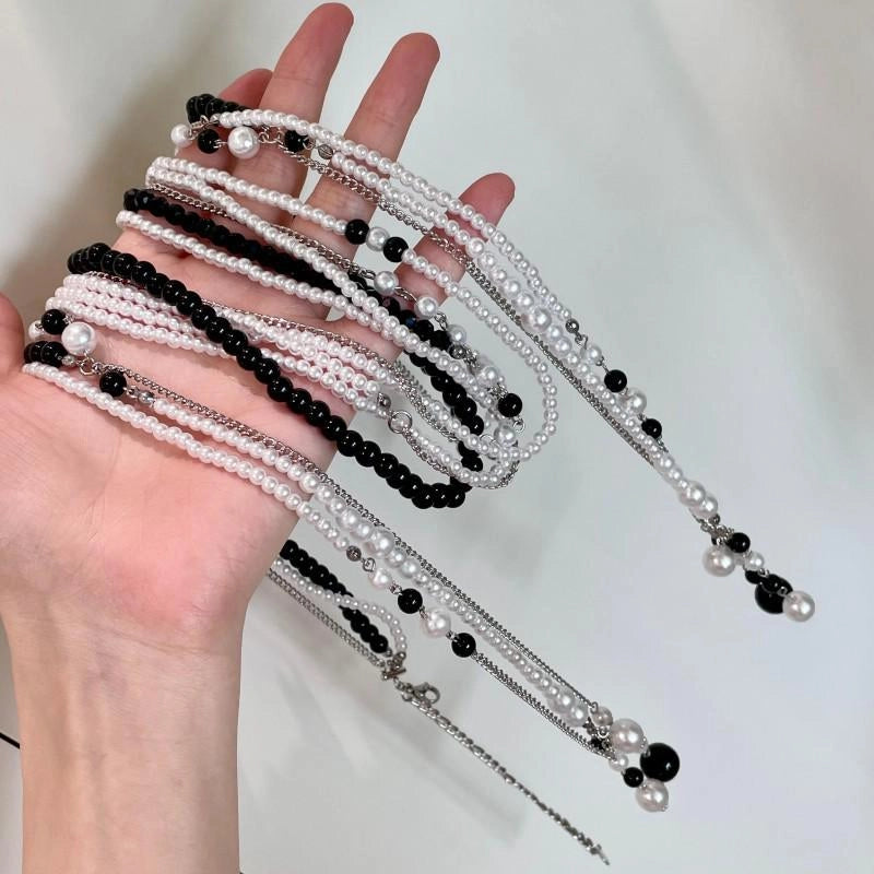 Collana multiuso con nappina di perle bianche e nere, regalo di Natale o compleanno.