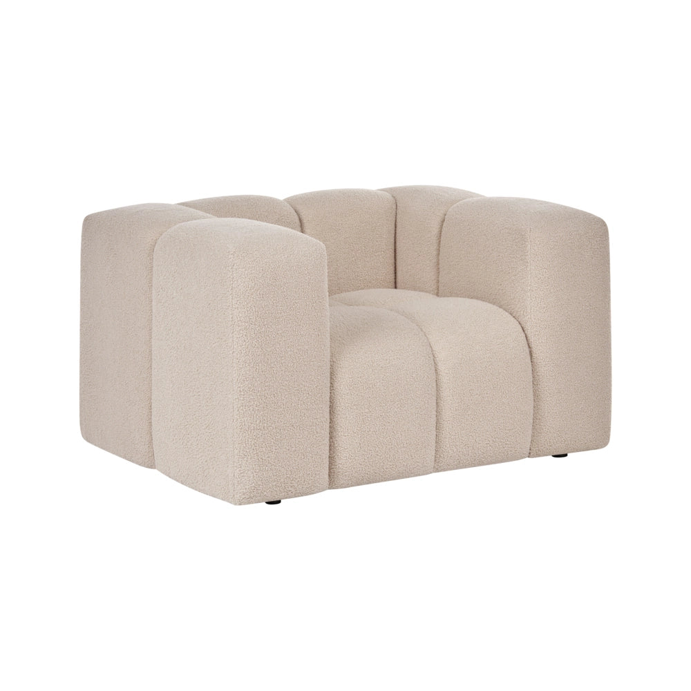 Poltrona imbottita in bouclè con braccioli stile moderno beige