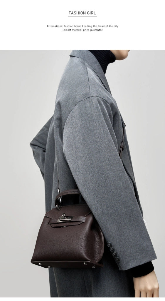 Borsa a tracolla Lindy in vera pelle, piccola, marrone