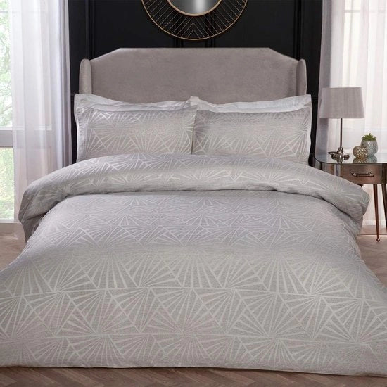 Set di coperte geometriche in Lurex jacquard con motivi d'avorio per letto reale (220cm x 230cm) con cuscini con copri cuscino.