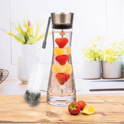 Caraffa acqua con beccuccio frutta - 1 Litro - Con filtro in acciaio inossidabile - Caraffa acqua in vetro - Bicchiere da acqua - 10 x 10 x 29,5 cm.