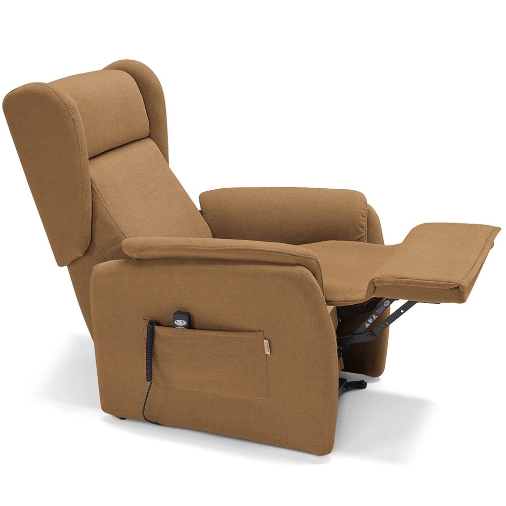 Poltrona relax elettrica FIRENZE MADE IN ITALY per anziani e disabili, 2 motori, 4 ruote, con Kit Batteria, tessuto antimacchia, colore Mango