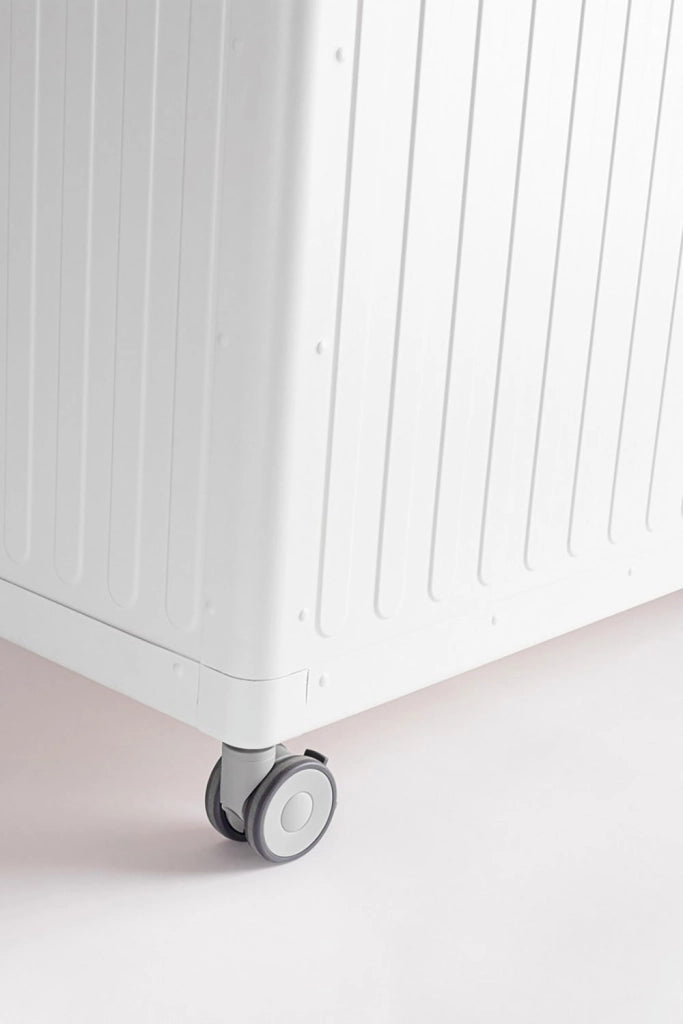 Baule Contenitore da Esterno 164,8x72x70h cm Apertura Facile e Ruote in Alluminio Ocean M Bianco